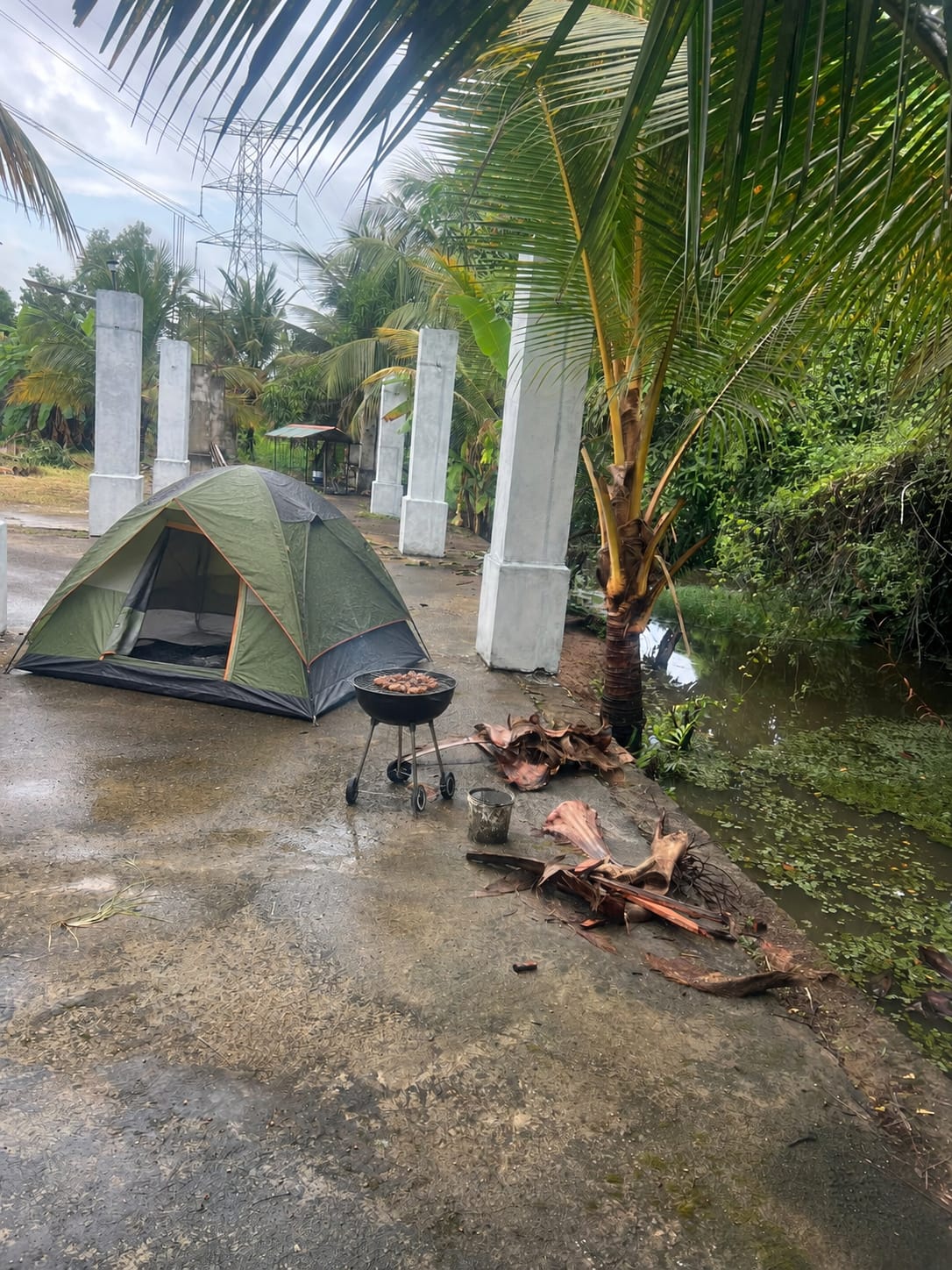 Camping Comfort by the Ja-Ela Water