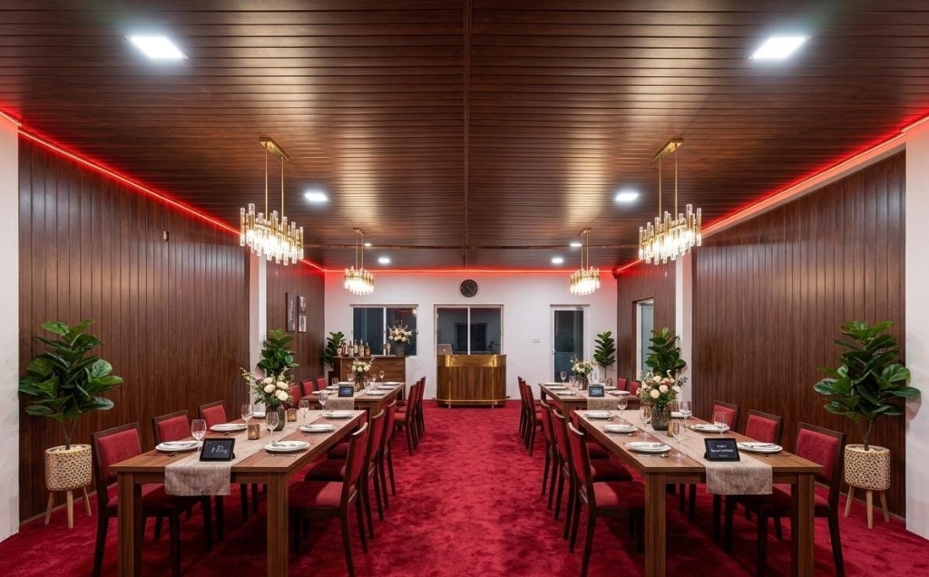 Riverside Dining Experience